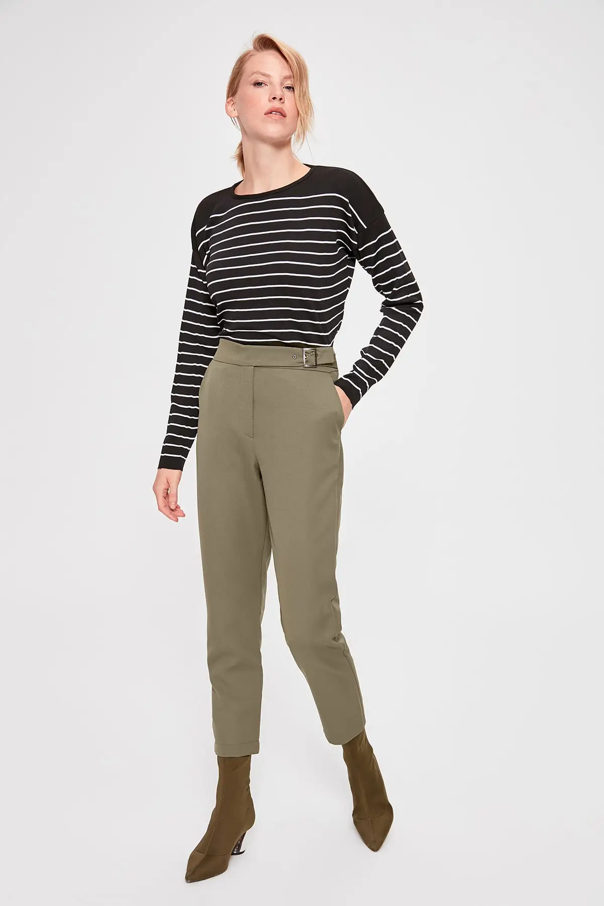 

Trendyol Khaki Hand Arched Pants TWOAW20PL0266