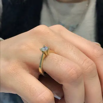 

Classic Four Nail Diamond Montür Gold Engagement Ring