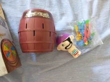 Divertido juego de la suerte para niños, broma, juego barril de pirata, NTDIZ1040, novedad