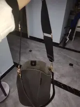 Bolso de mano de banda ancha de diseño de marca para mujer, bolso de hombro de PU de cubo de lujo, de un solo hombro, de gran capacidad, de color sólido