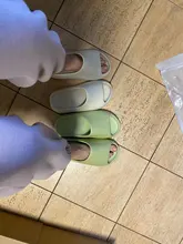 Zapatillas de verano de las mujeres de los hombres goma Eva para interiores 2021 Cool Fondo suave sandalias tendencia diapositivas Unisex chinelas zapatos para la playa casa 36-45