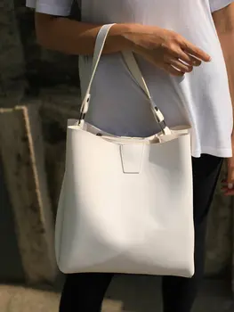 

Stylish Leather Hand/Shoulder Bag