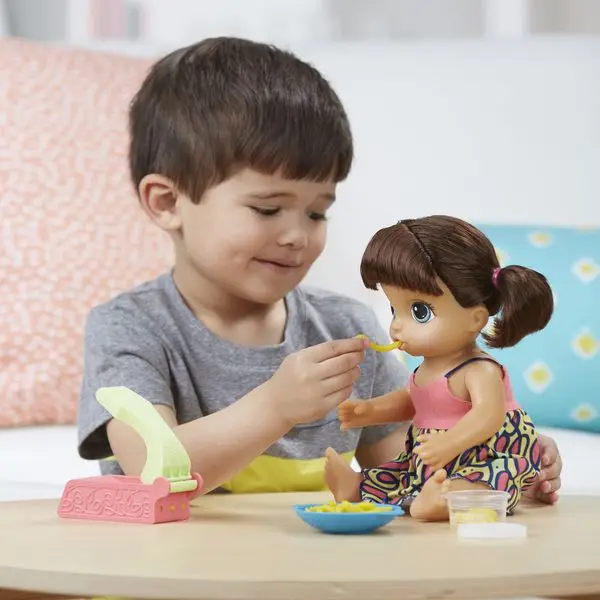 Baby Alive супер закуски Snackin' лапша ребенок(брюнет) Hasbro
