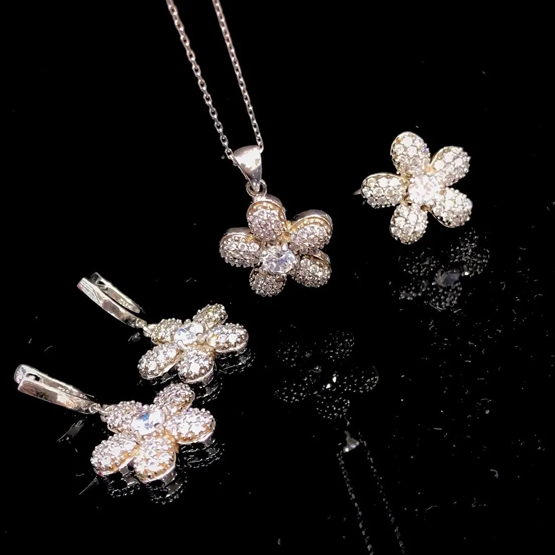 

Custom Size Flower Zircon Stone Silver Set Suit