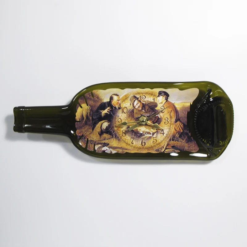 Часы настенные из бутылки Студия &quotТретий куб&quot Охотники на привале. | Дом и сад