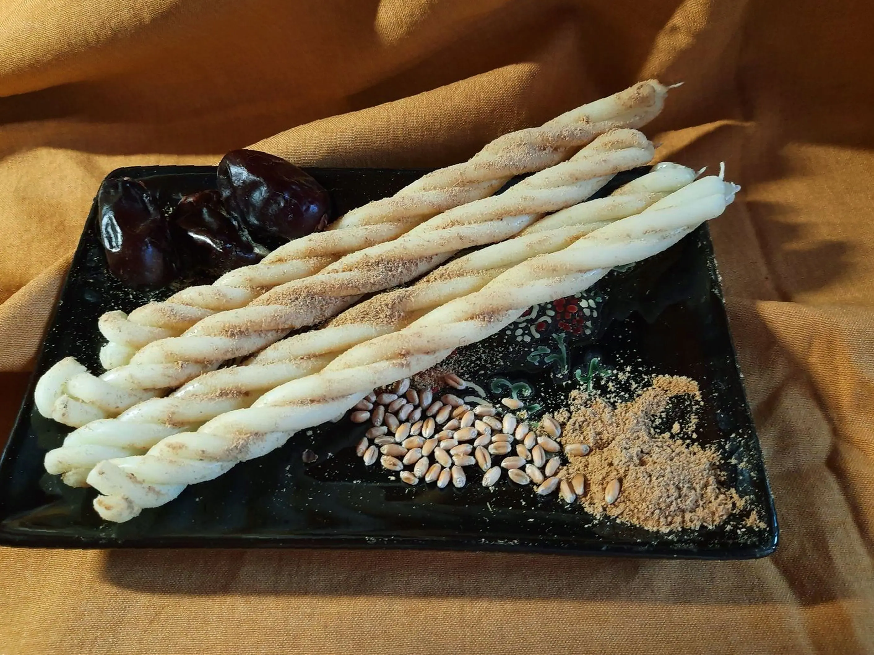 Candle wax from natural beeswax &quotcandle 5 types of happiness&quot 1 pc | Дом и сад