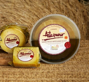 

Cheese cured in olive oil, D.O.P. -ARTEQUESO. -Piece 0.250Kg