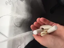 Rodillo de Jade para masaje Facial, rodillo de Jade verde y rosa, piedra Natural, herramientas para el rostro, mentón, cuello, belleza, cuidado de la piel