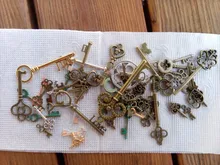 13 Uds Vintage encantos mixto colgante de llaves bronce antiguos encantos clave collar pulseras DIY joyería de Metal al por mayor