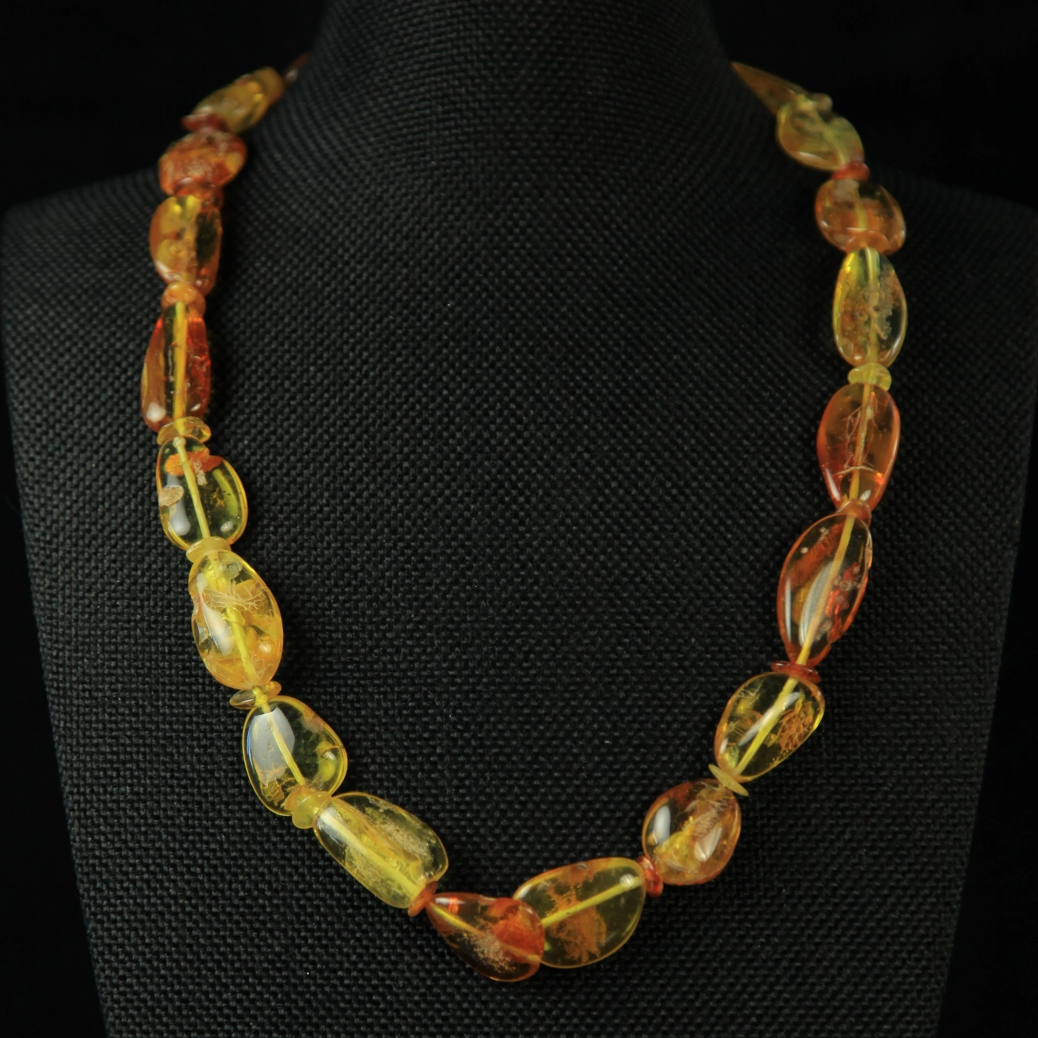 Бусы из балтийского янтаря