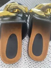 Sandalias de diseño de marca para mujer, chanclas de cadena de Oro grande a la moda, zapatos de punta redonda, zapatillas de tacón plano informales, deslizantes
