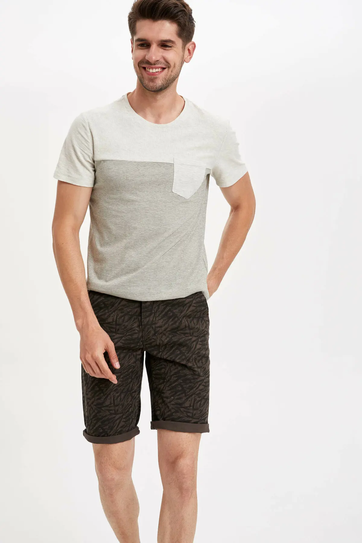 

DeFacto Man Summer Dark Color Shorts Men Casual Shorts Male Dark Color Prints Short Bottoms Male Bermuda-K6964AZ19SM