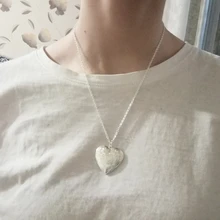 Diseño único tallado corazón-marco de fotos con forma colgante con abalorio, collares de medallón ajustables, joyería conmemorativa para hombres y mujeres