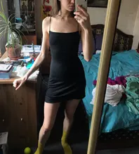 Vestido ajustado de fiesta con espalda al aire, vestido de mujer que estiliza la figura, corto, con tirantes muy finos y escote abierto