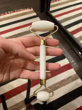 Rodillo de Jade para masaje Facial, rodillo de Jade verde y rosa, piedra Natural, herramientas para el rostro, mentón, cuello, belleza, cuidado de la piel