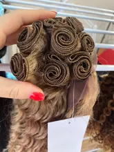 Mechones de pelo ondulado rizado natural, extensiones de cabello sintético con cierre, pelo rubio degradado, fibra de 20 pulgadas, envío gratis
