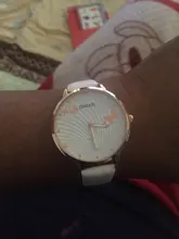 Reloj con diseño de esfera de mariposa para mujer, elegante, sencillo, de lujo, a la moda, informal, de cuero y cuarzo