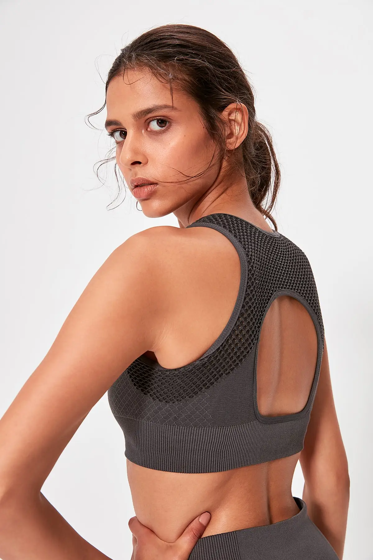 Trendyol Антрацит сзади и жаккард детальный бесшовный спортивный топ TWOAW20SS0003