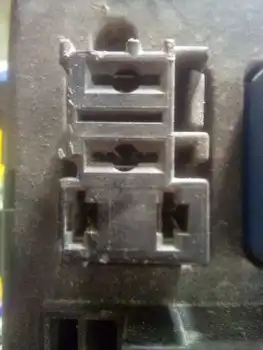 

4J120183 Case Relays/Fuses Nissan Terrano (wd21) *