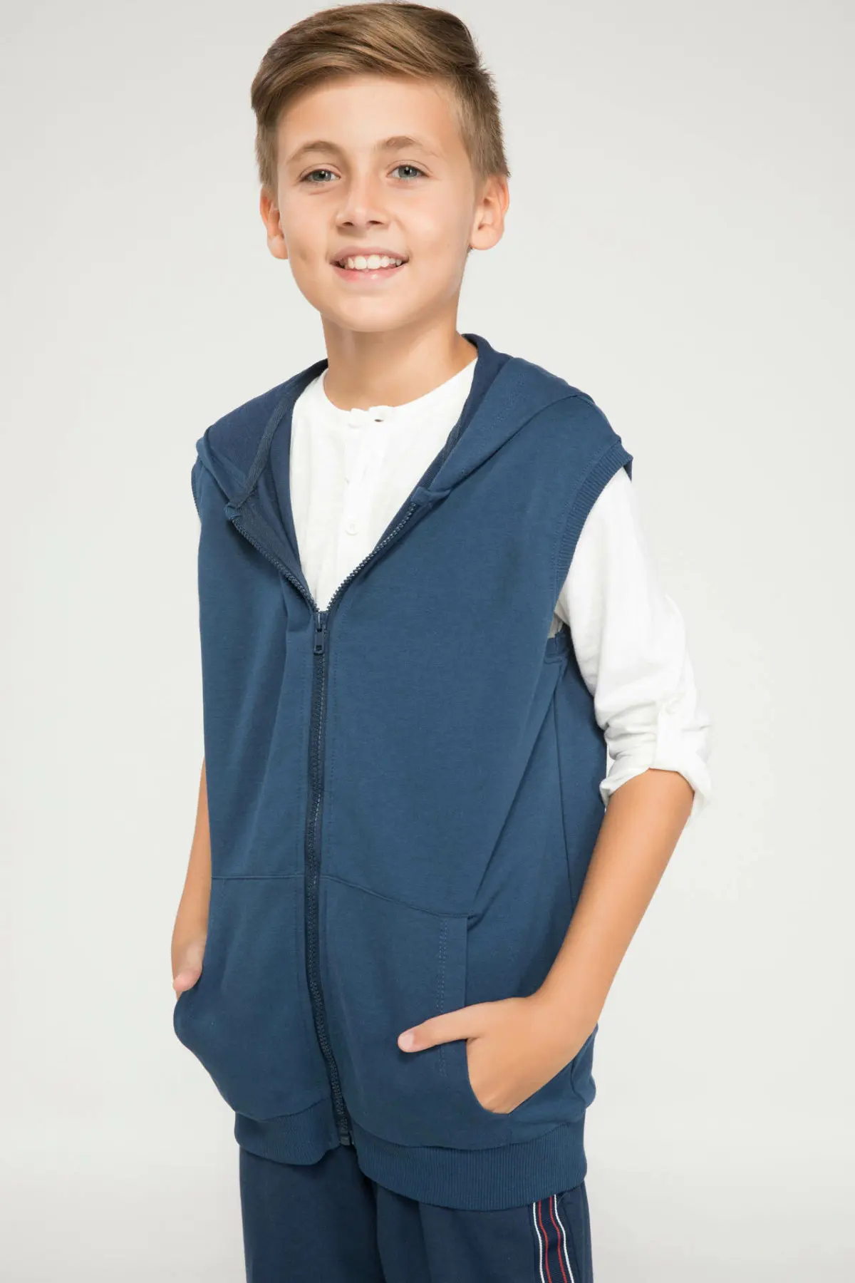 

DeFacto Fashion Boy Hooded Solid Vest Jacket Casual Autumn Spring Zipper Boys Vest Coat Joker New- J0851A618AU