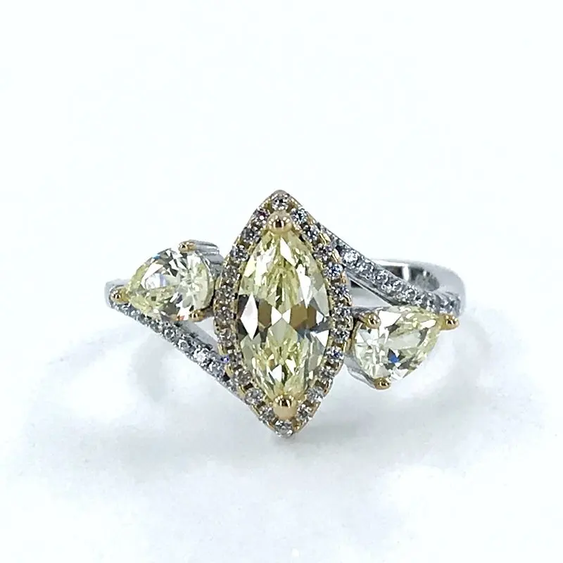 Серебряное кольцо с итальянским бриллиантом и желтым топазом