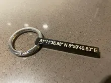 LLavero de barra 3D personalizado, de acero inoxidable, con cuatro coordenadas laterales, grabado personalizado, regalo para hombre y mujer