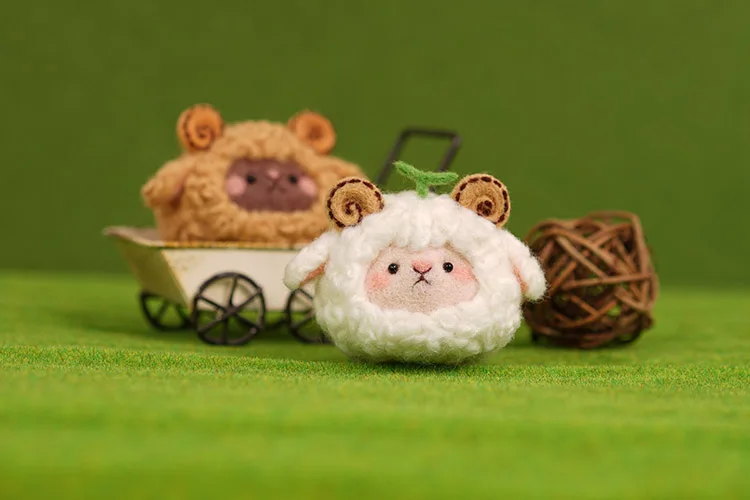 Cute Sheep Cartoon Animal Toy Doll Needle Felting Kit needle felting kit wool felting kit needle felting painting kit DIY kuat Wool Needle Felt Sheep Needlework Kit for DIY Kids Children