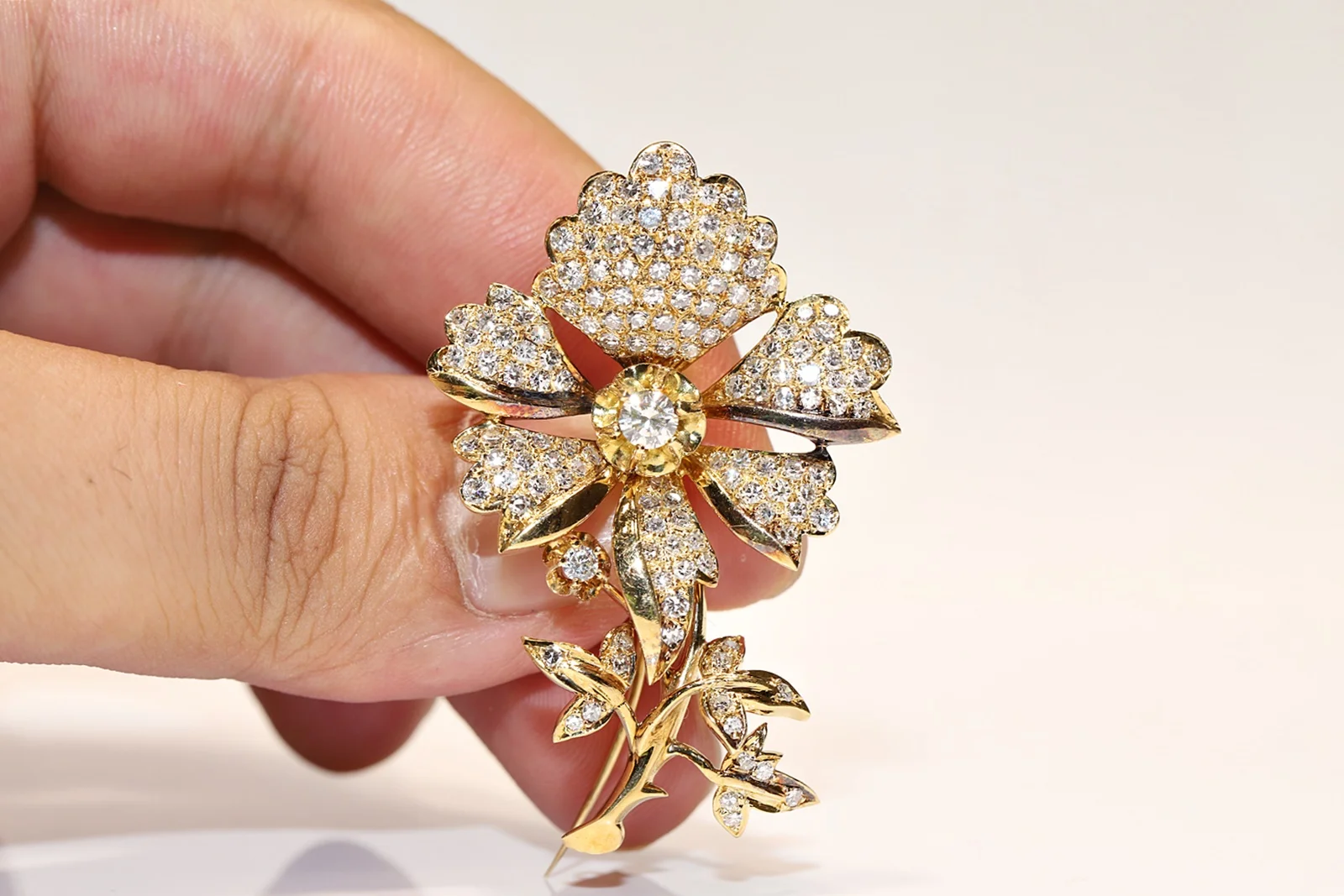 

Old Original Vintage 18k Gold Natural Diamond Amazing Flowers Style Strong Brooche