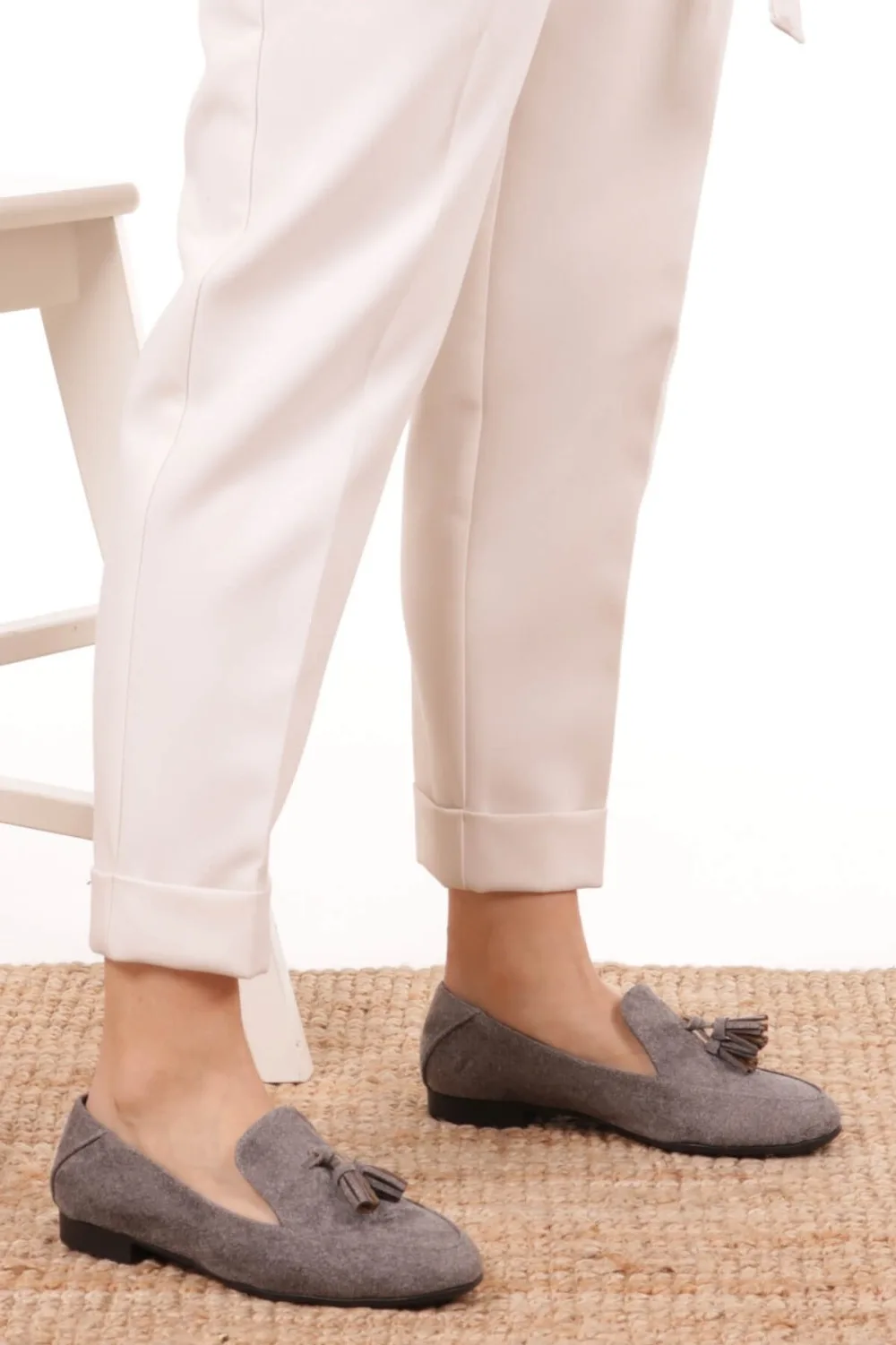 abby-gri-suet-puskullu-loafer-duz-ayakka-d701