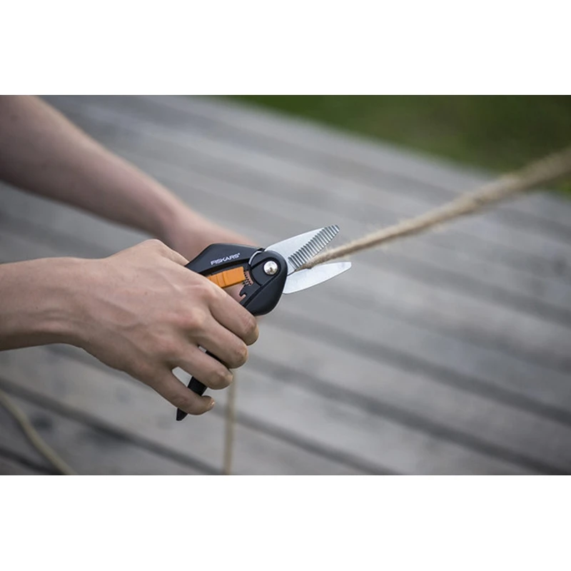 Универсальные ножницы Fiskars SingleStep™ SP28(1000571