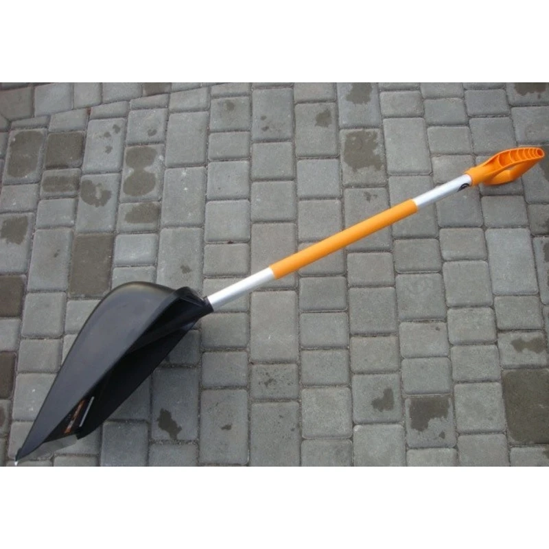 Лопата для уборки снега облегченная Fiskars SnowXpert(1003468