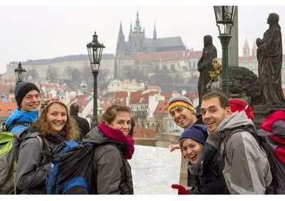 3万青年齐聚布拉格举行泰泽聚会 教宗致函鼓励做光做盐 3万青年齐聚布拉格举行泰泽聚会 教宗致函鼓励做光做盐