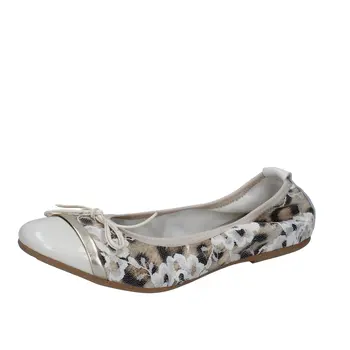 

CROWN ballet flats women patent leather beige