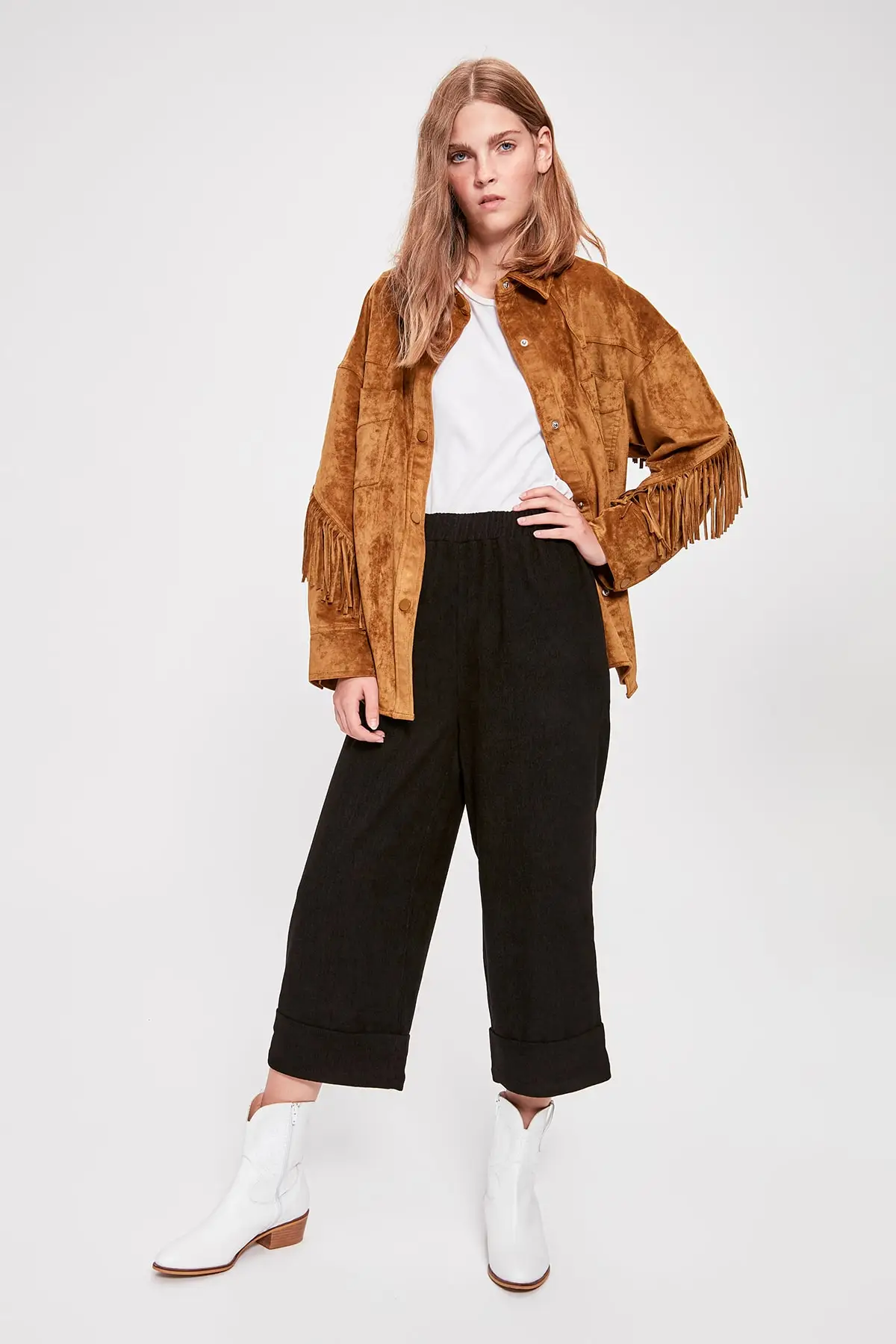 Черные резиновые детализированные штаны Trendyol TWOAW20PL0053