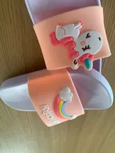 Zapatillas de unicornio arcoíris para niños y niñas, zapatos de playa, pantuflas suaves para interiores