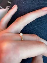ZHOUYANG-Anillo delicado delgado de estilo minimalista con una mini perla, joyería fina, color amarillo claro dorado