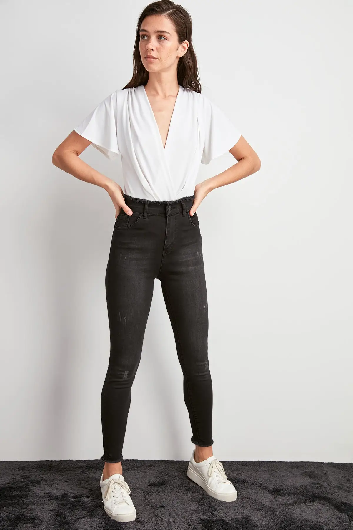 Trendyol Beli узкие джинсы с высокой талией и кисточками TWOAW20JE0486 |