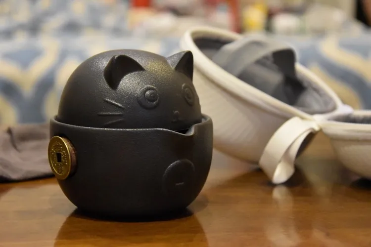 Travel-friendly cat-themed portable ceramic tea set for cat lovers12