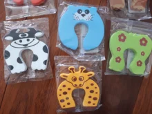 7 unids/lote la protección de la seguridad del bebé lindo Animal Tope de puerta de seguridad de bebé Tarjeta de bloqueo cuidado de recién nacido Niño dedo Protector