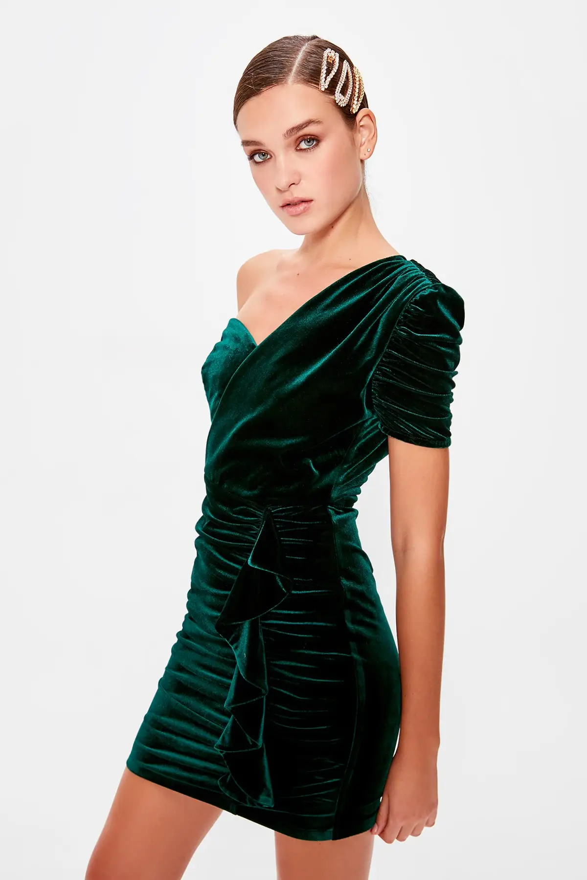 Trendyol изумрудно-зеленое платье с драпировкой и одним рукавом TPRAW20EL0797