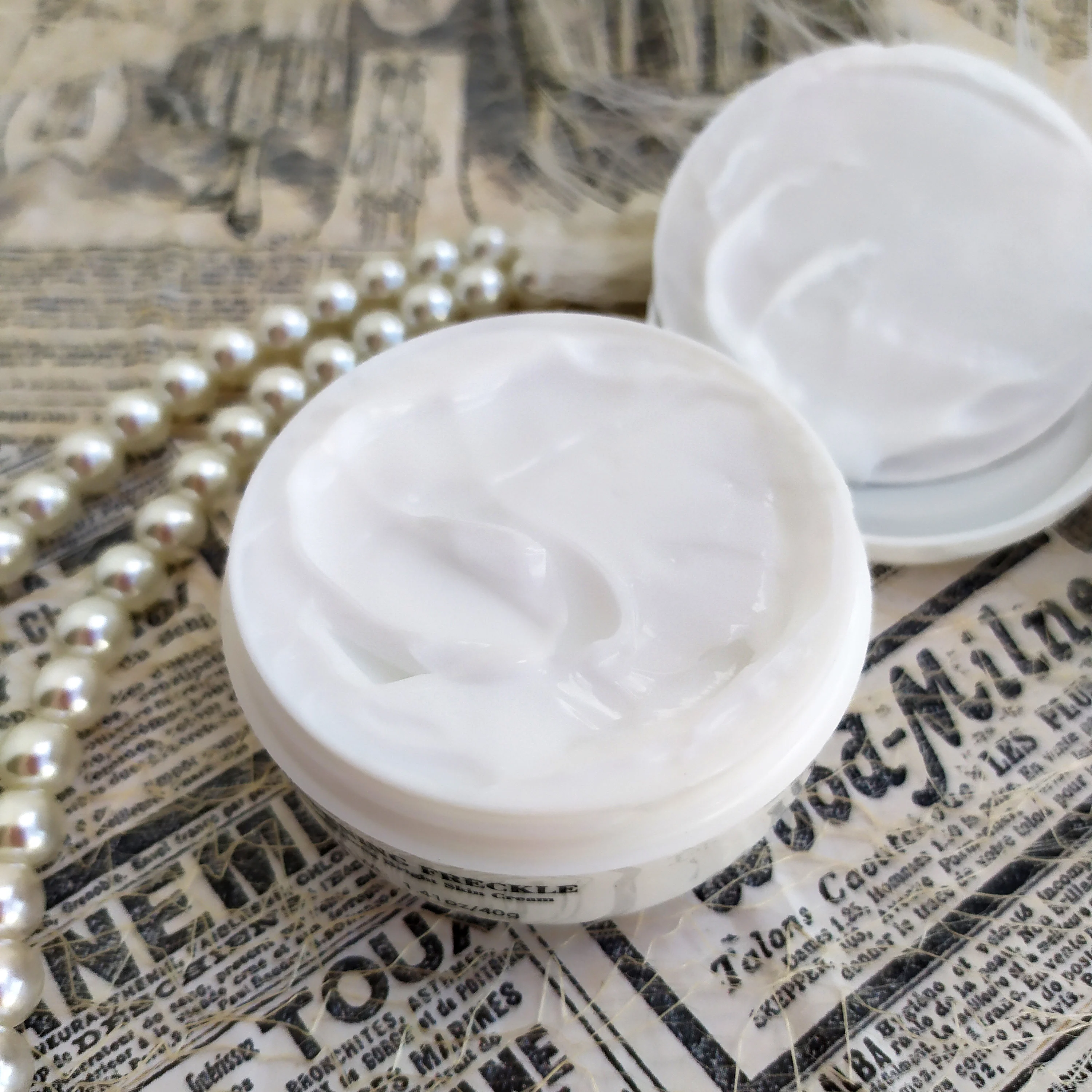 мощные крема. крем для тела health & beauty оливковое масло и мёд. Benefit крем. It s potent увлажняющий крем для области вокруг глаз. антицеллюлитный крем для мужчин.