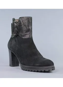 

Black Booty suede. rub3