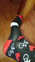 Calcetines de ciclismo para hombre, medias masculinas con diseño de líneas de color del arcoíris, profesionales de competición, aptas con deportes al aire libre, nuevos