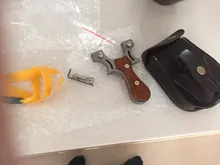 Tirachinas de acero inoxidable para caza potente, honda de cuero plano y madera maciza de alta precisión para exteriores y competición