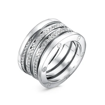 

585 sterling gold ring with stones: Diamond
