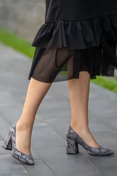 

Anna Gray Snake Pattern Shoes