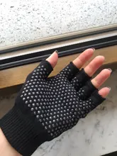 GobyGo-guantes deportivos de Yoga para hombre y mujer, 1 Uds., antideslizantes, para gimnasio, entrenamiento, culturismo, medio Protector de mano y dedos