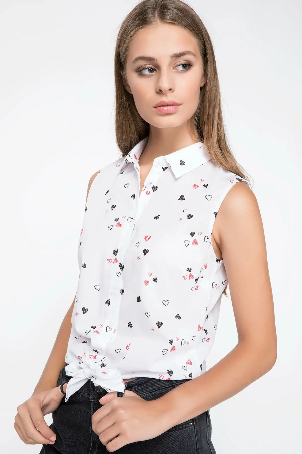 Женская блузка без рукавов DeFacto белая тканевая с фруктовым принтом бантом на лето