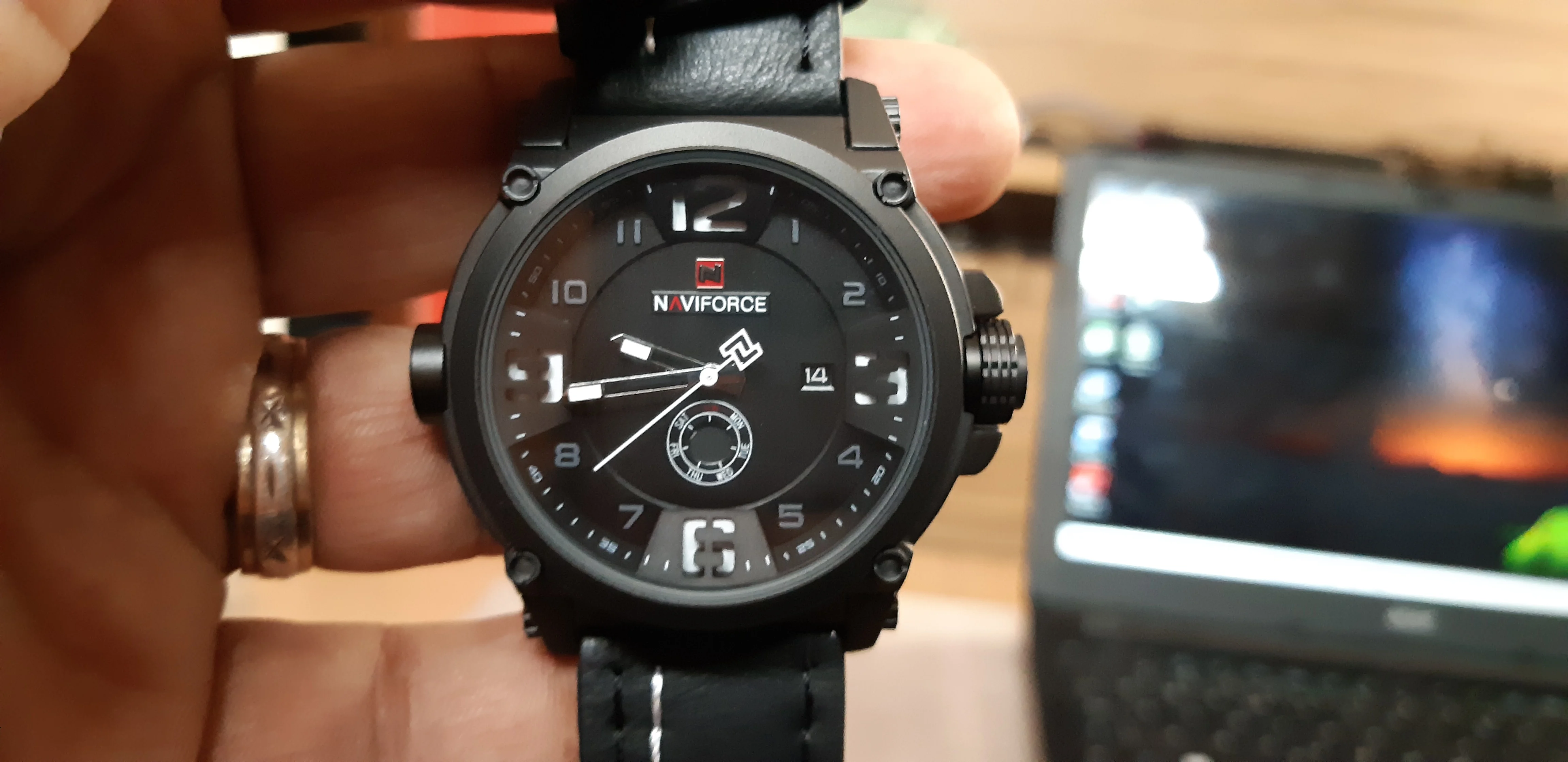Sports Military Quartz Leather Strap Men Wristwatch photo review