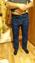 2020 nuevo invierno de los hombres pantalones vaqueros ceñidos de negocios de moda espesar pantalones de mezclilla de estiramiento pantalones de marca Negro Azul